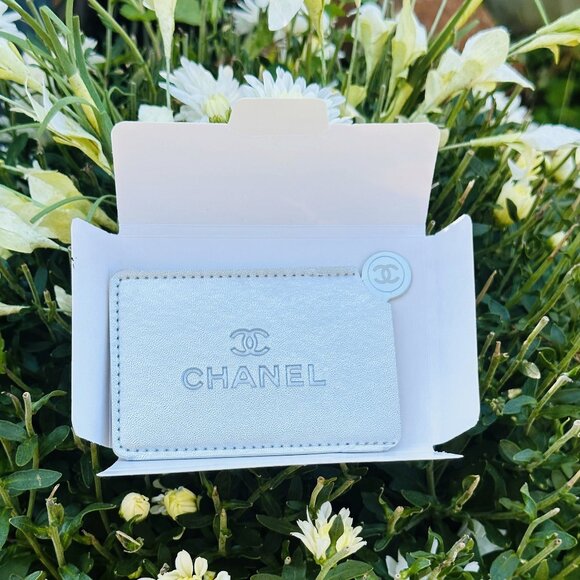 Chanel Beauty Pocket Mirror & Leather Card Holder Silver - Picture 3 of 10